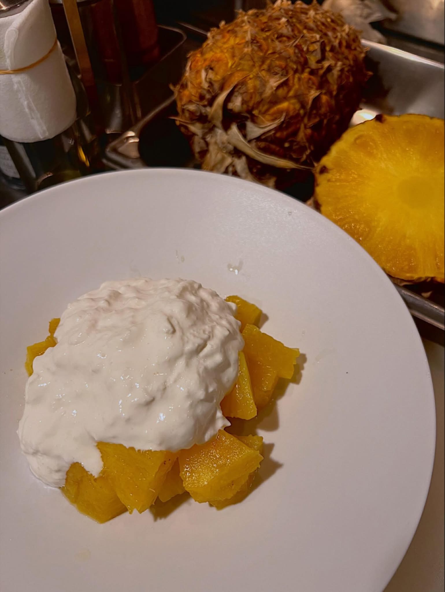 ブッラータ(ストラッチャテッラ)とパイナップル