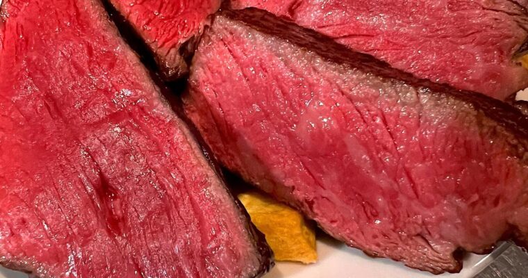 但馬玄ウチモモ(左)と赤城牛サーロイン(右)