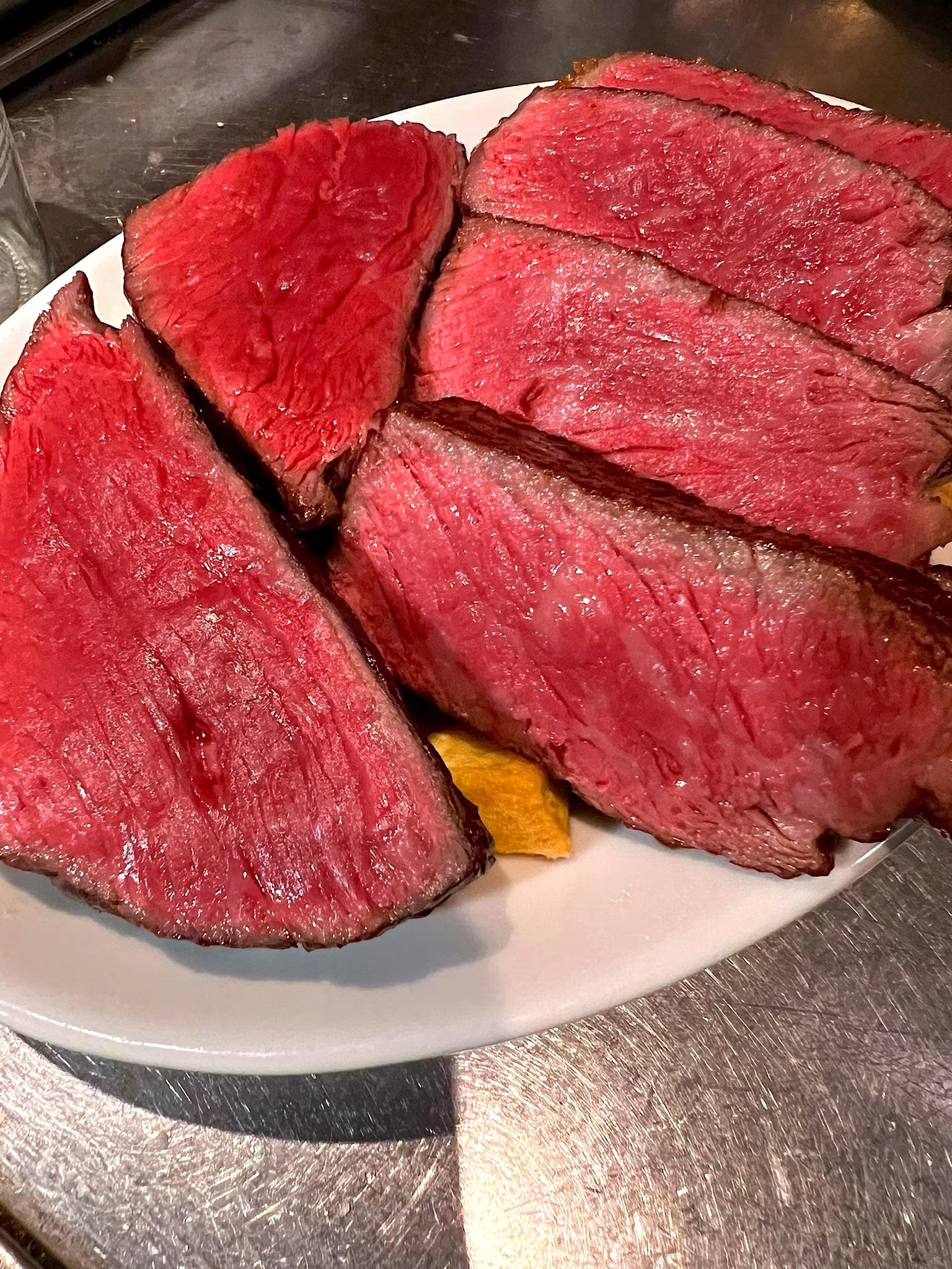 但馬玄ウチモモ(左)と赤城牛サーロイン(右)